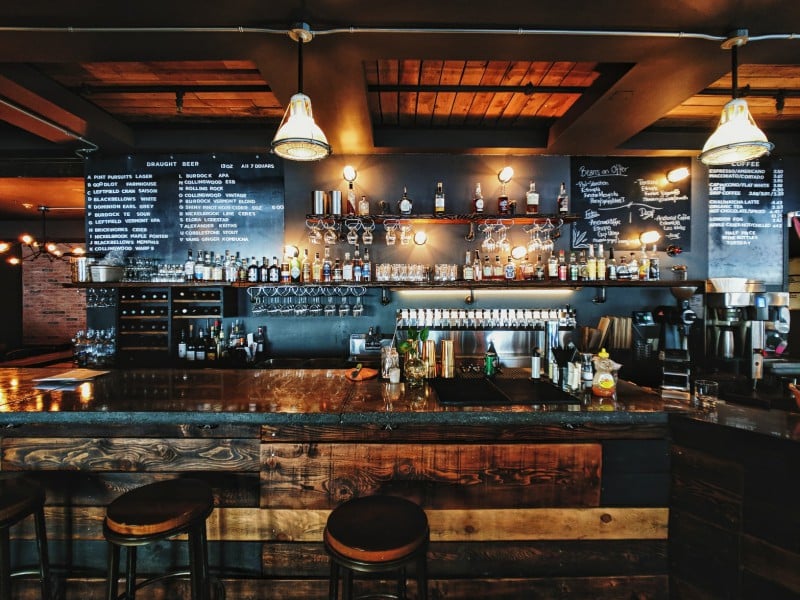 como decorar um bar gastando pouco