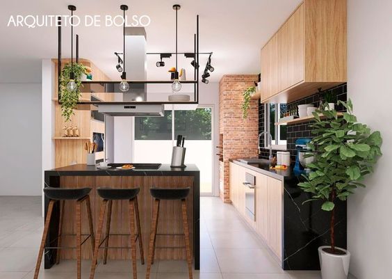 Cozinha com detalhes em madeira para casa pequena