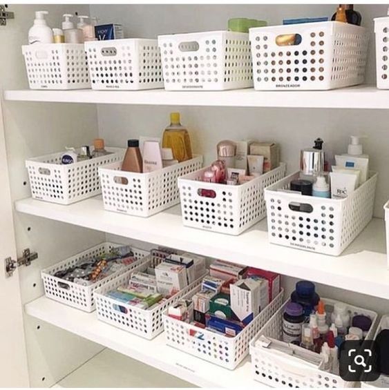 Organizar a casa com caixa organizadora