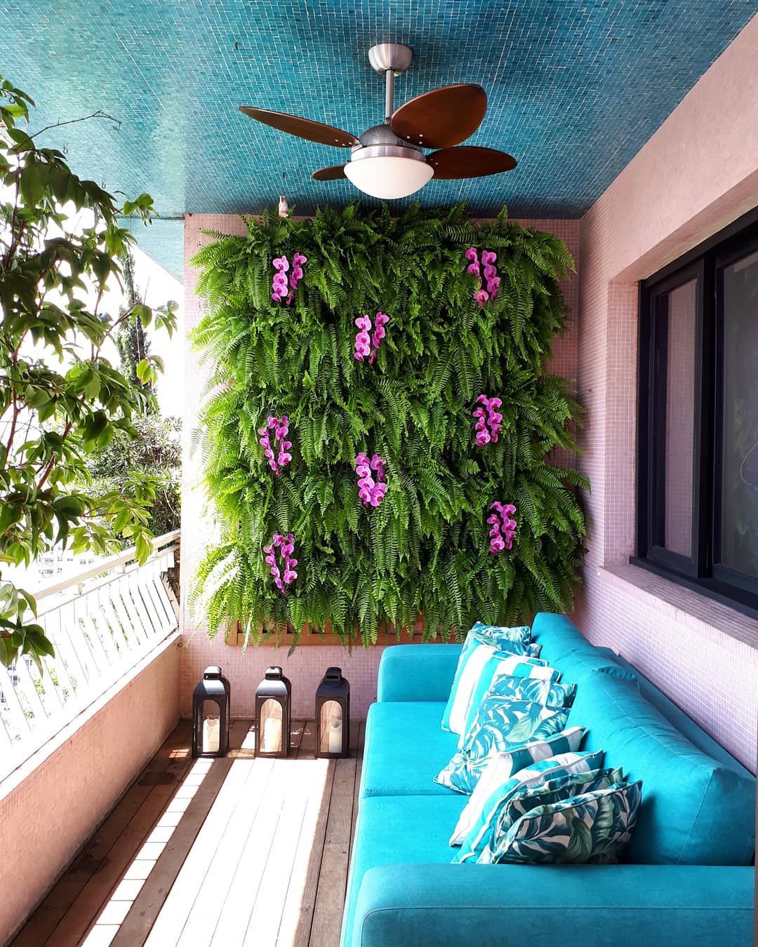 Parede verde em sacada de apartamento
