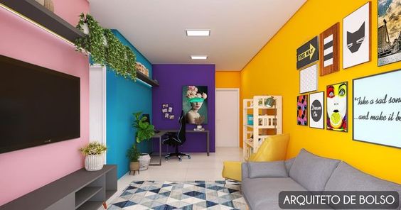 Casa pequena com sala de TV colorida